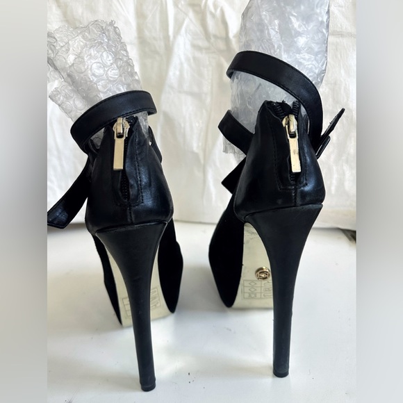 BEBE LEATHER BOOTIE WITH LEATHER ANKLE STRAP GOLD ZIPPER BACK PLATFORM HEEL 8 - Picture 6 of 8